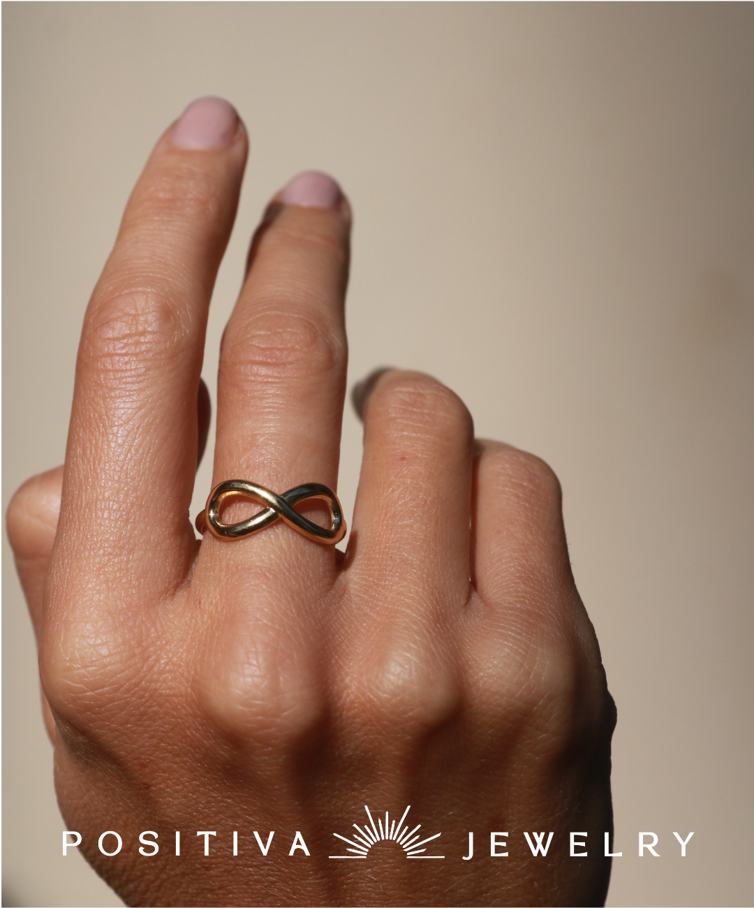 Verstellbarer Infinity Ring aus Edelstahl vergoldet mit 18K