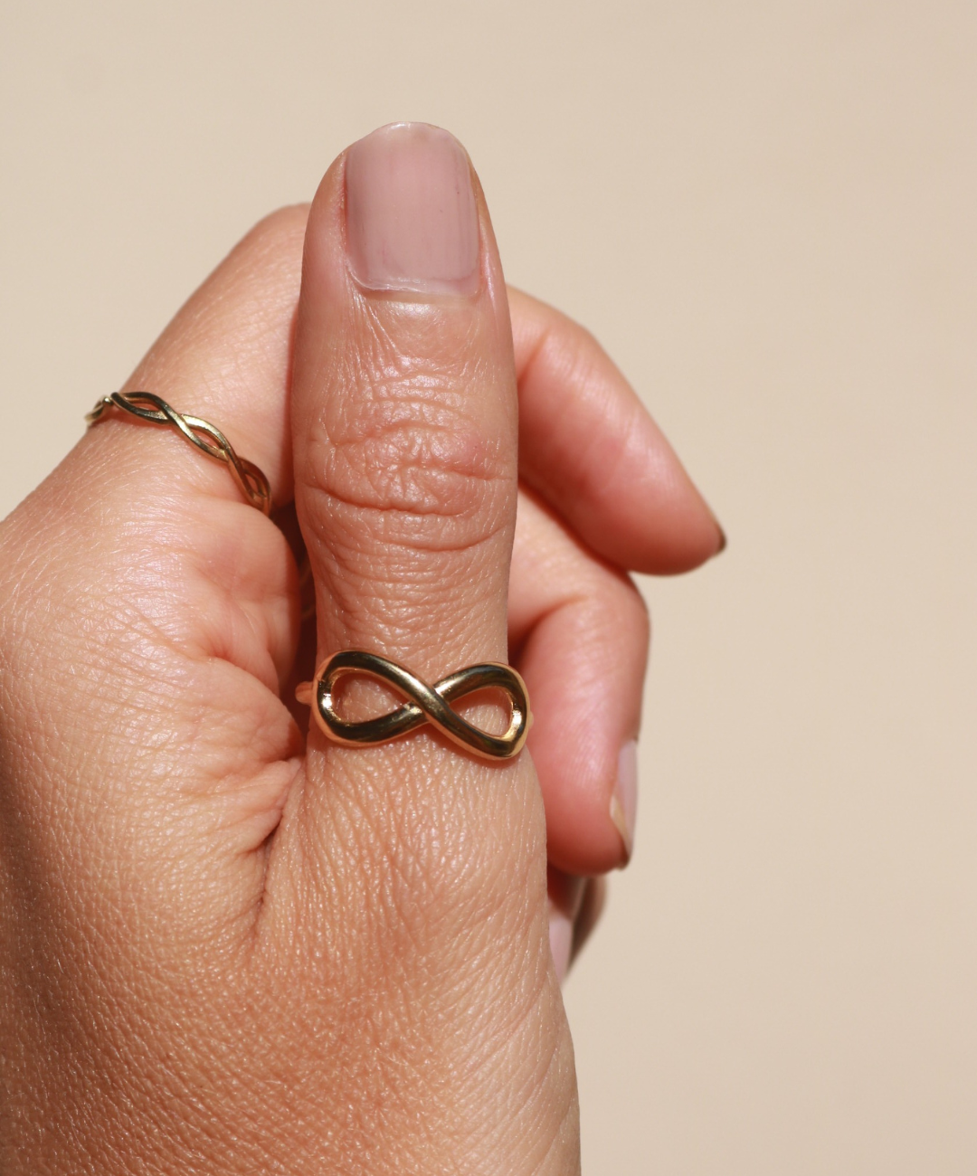 Verstellbarer Infinity Ring aus Edelstahl vergoldet mit 18K