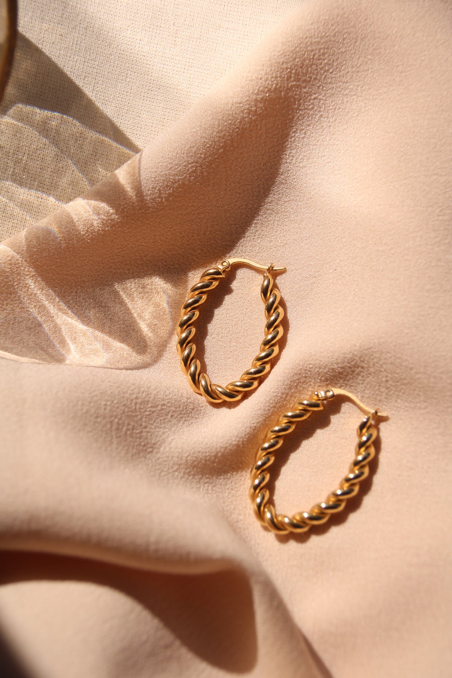Boucles d'oreilles créoles ovales tressées en acier inoxydable 18 carats