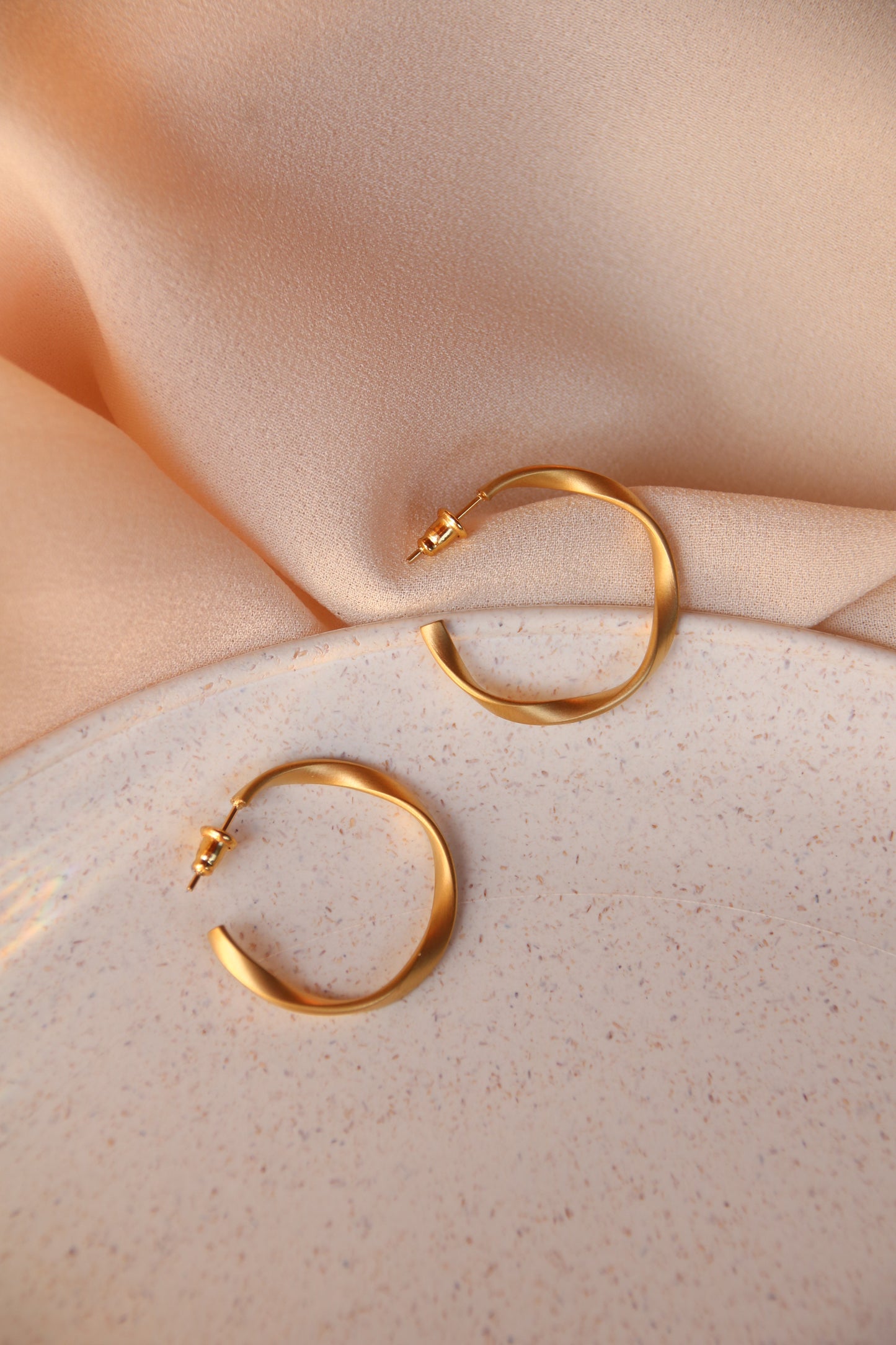 Boucles d'oreilles créoles Twist dorées