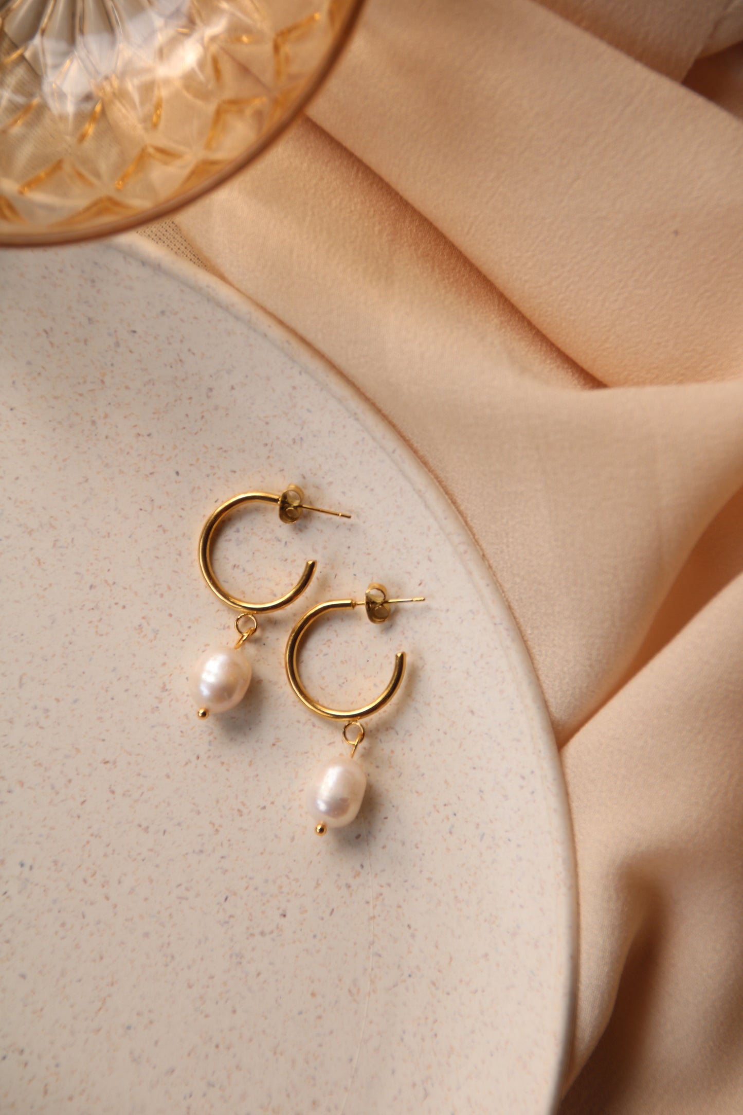 Boucles d'oreilles créoles avec pendentif perle en acier inoxydable 18 carats