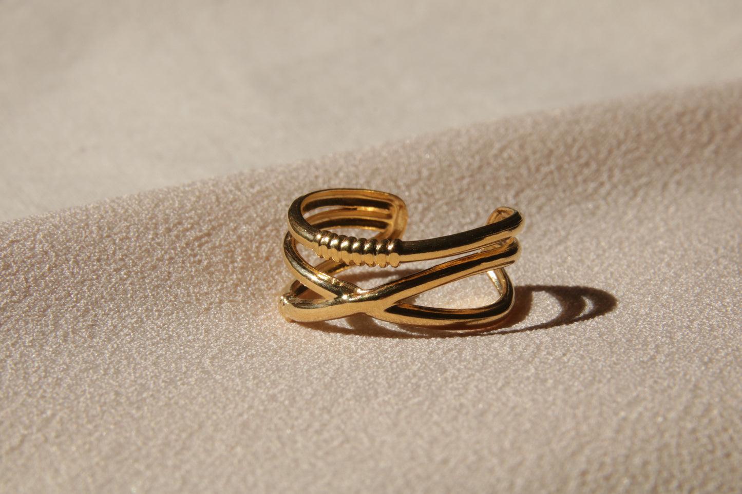 Minimalist gold ring made of 18k stainless steel