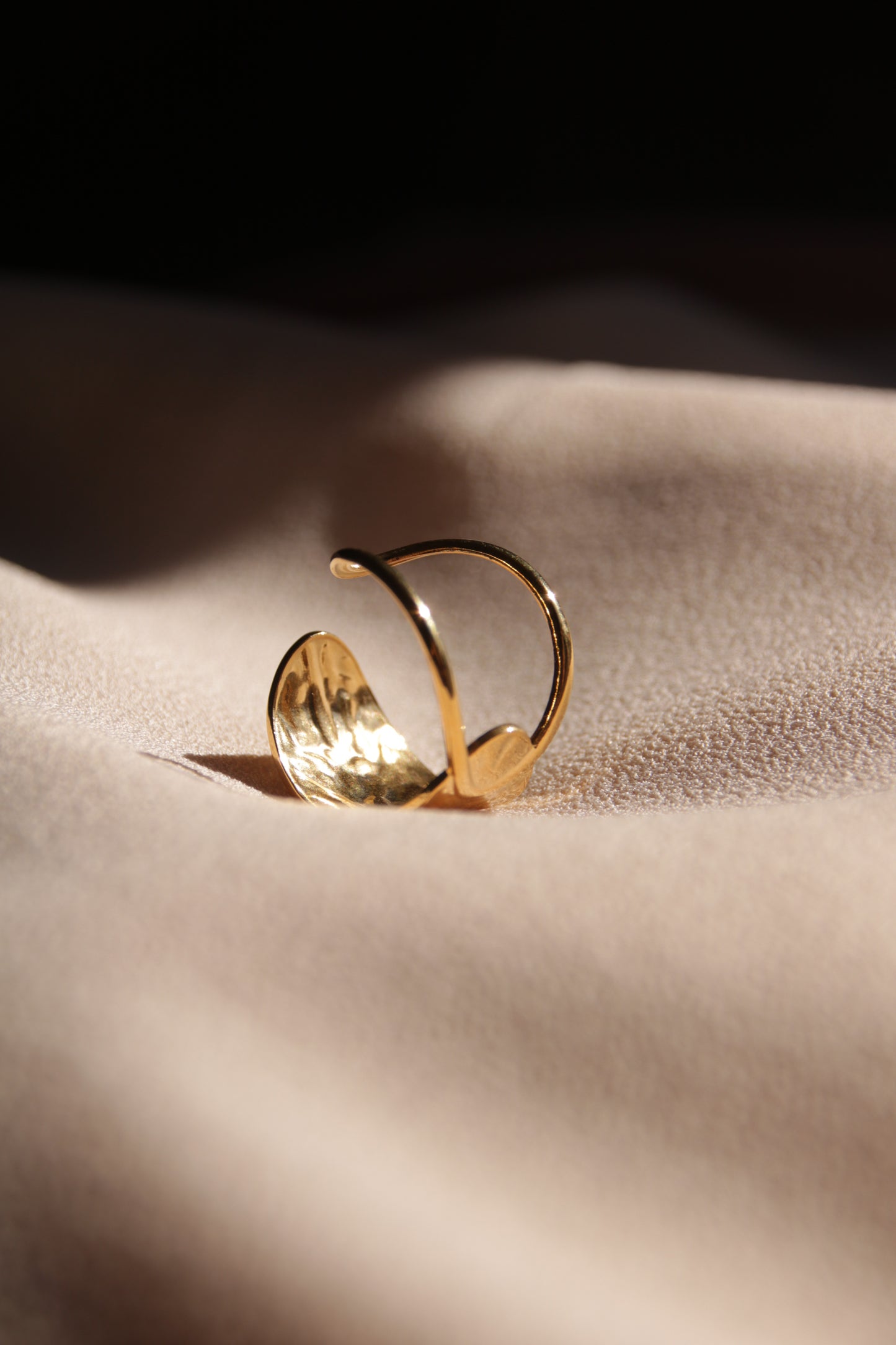 Bague en boucle dorée