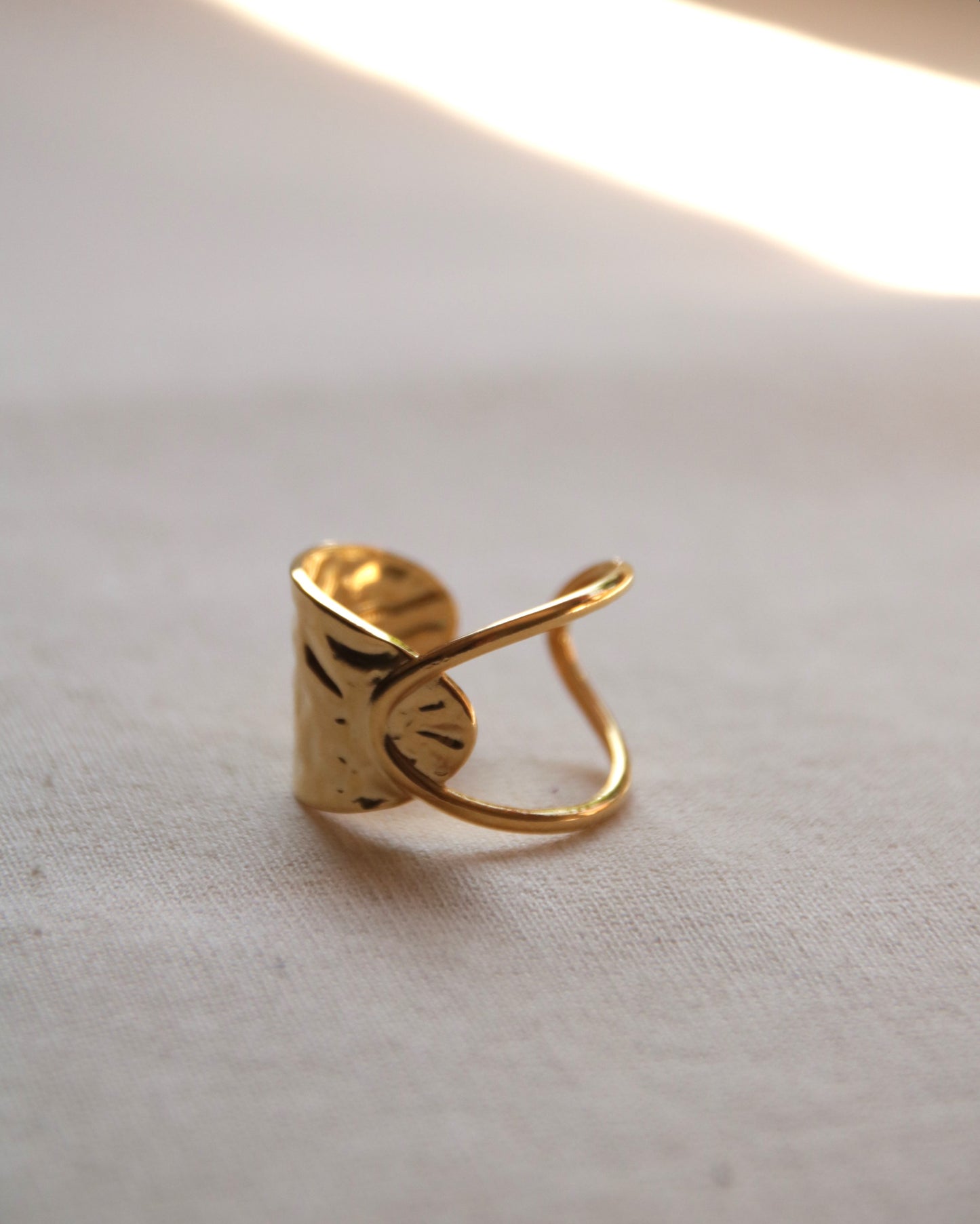Bague en boucle dorée