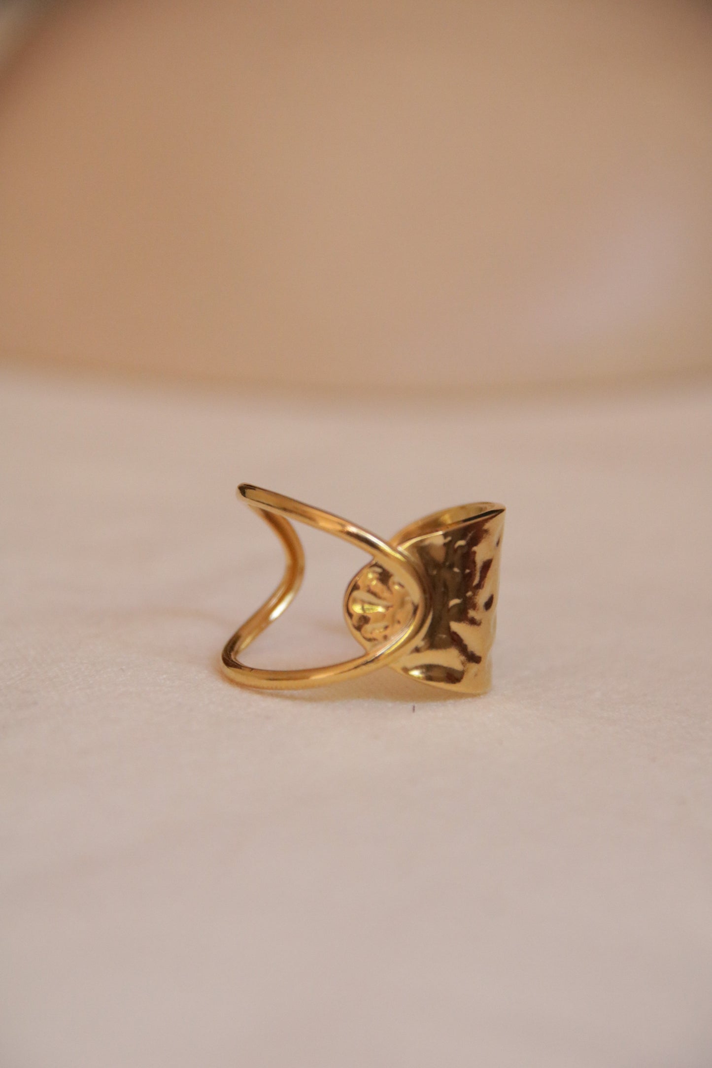 Bague en boucle dorée