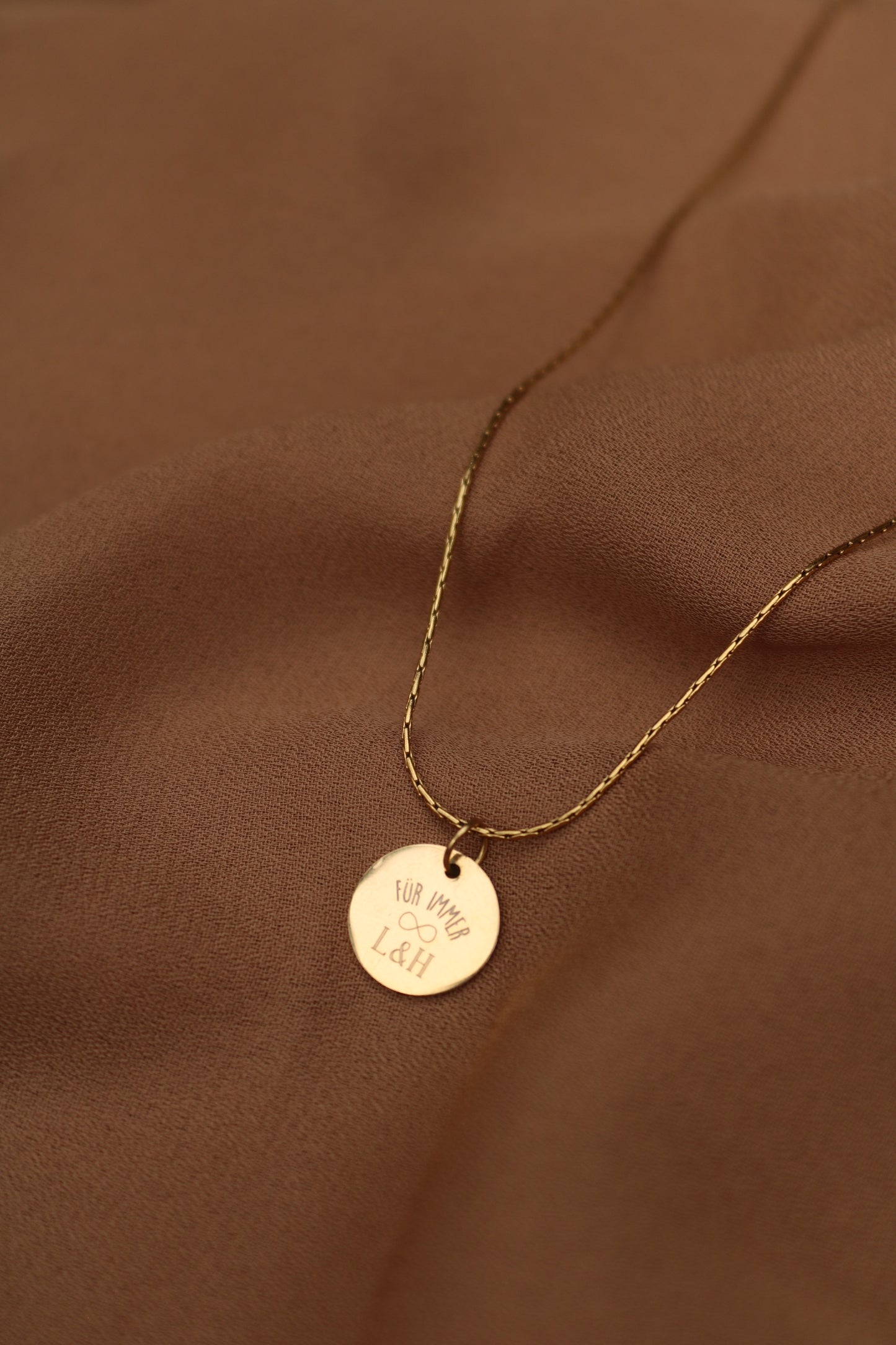 Engraved Elegance – Gravur Kette mit Schlangenkette & 12mm Plättchen