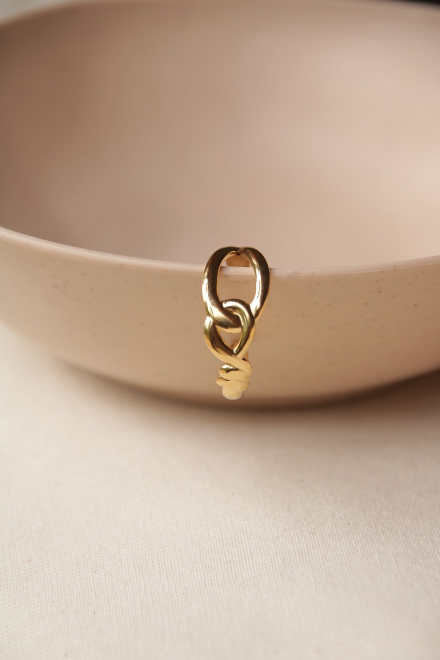Bague à maillons dorés