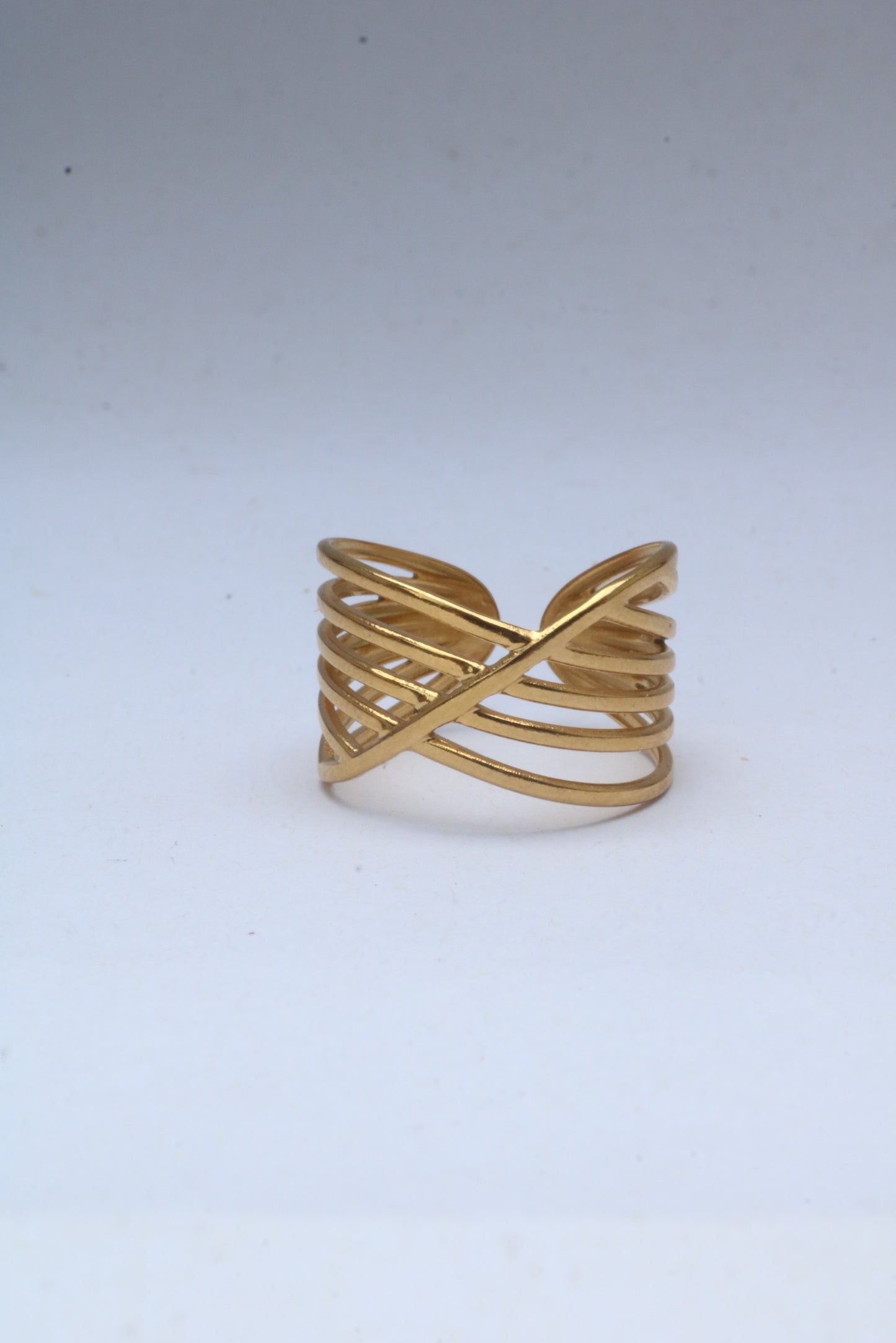 Minimalist Golden Wave Ring: Adjustable size made of 18 stainless steel