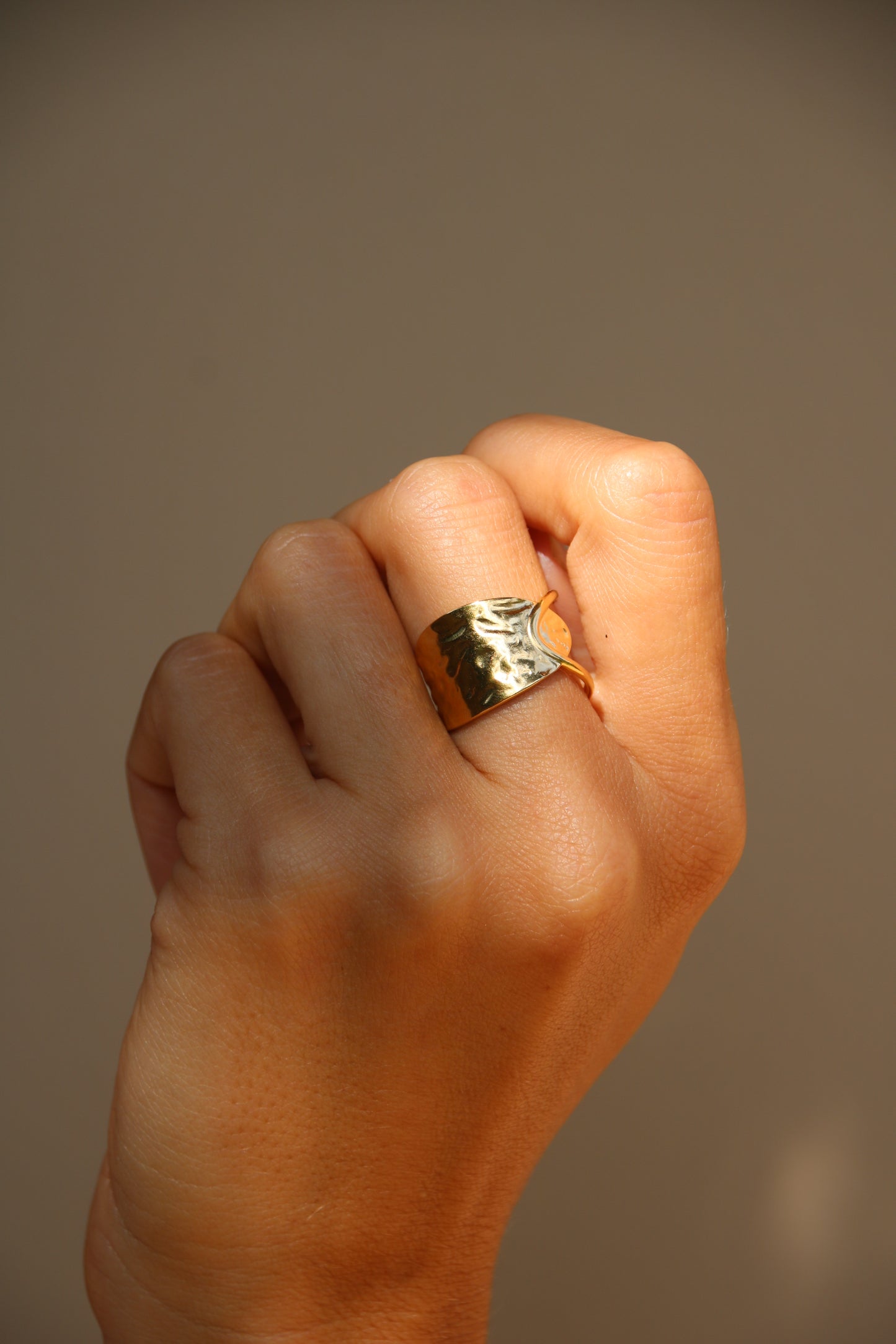Bague en boucle dorée