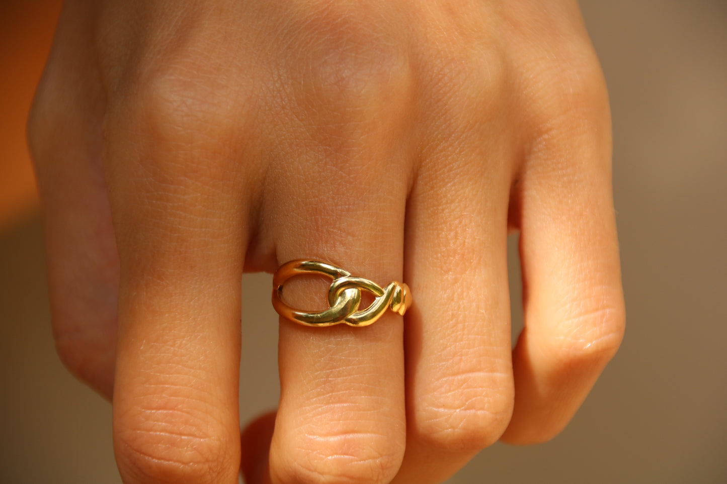 Bague à maillons dorés