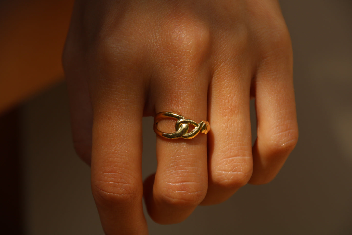 Bague à maillons dorés