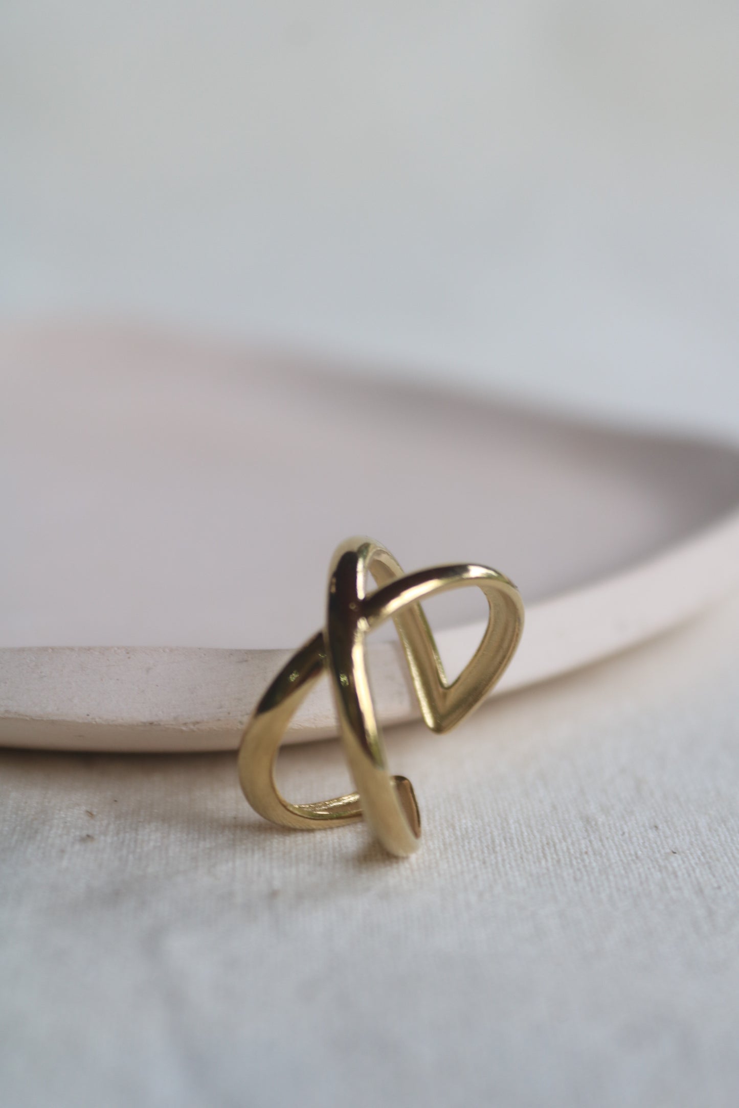 Golden Criss Cross Ring made of 18k stainless steel