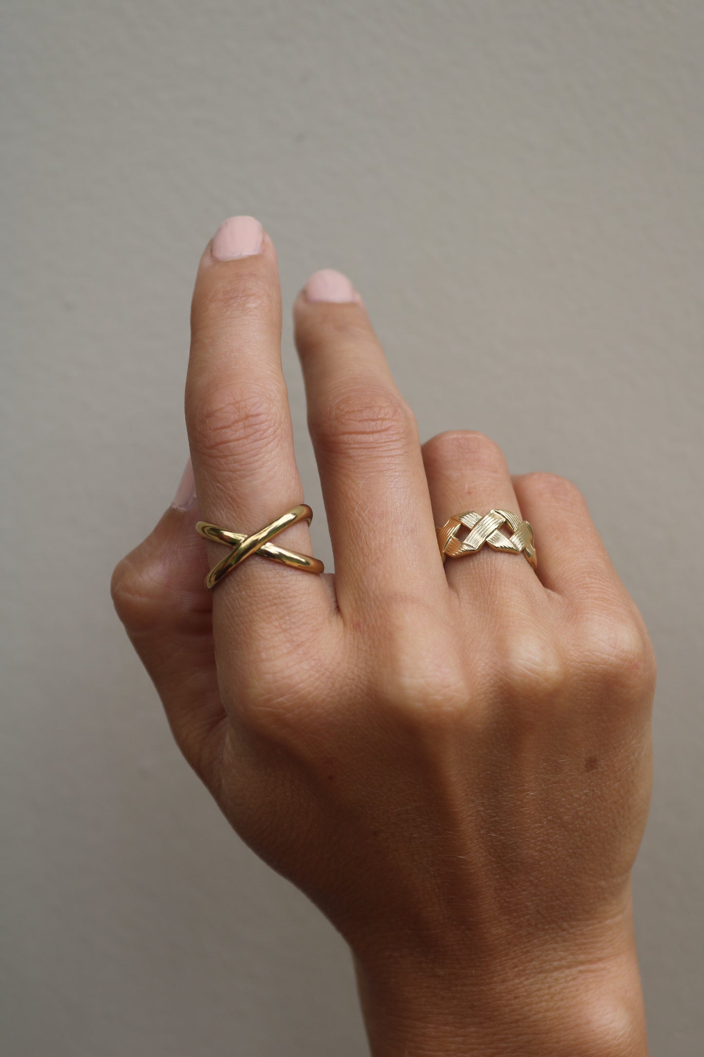 Golden Criss Cross Ring made of 18k stainless steel
