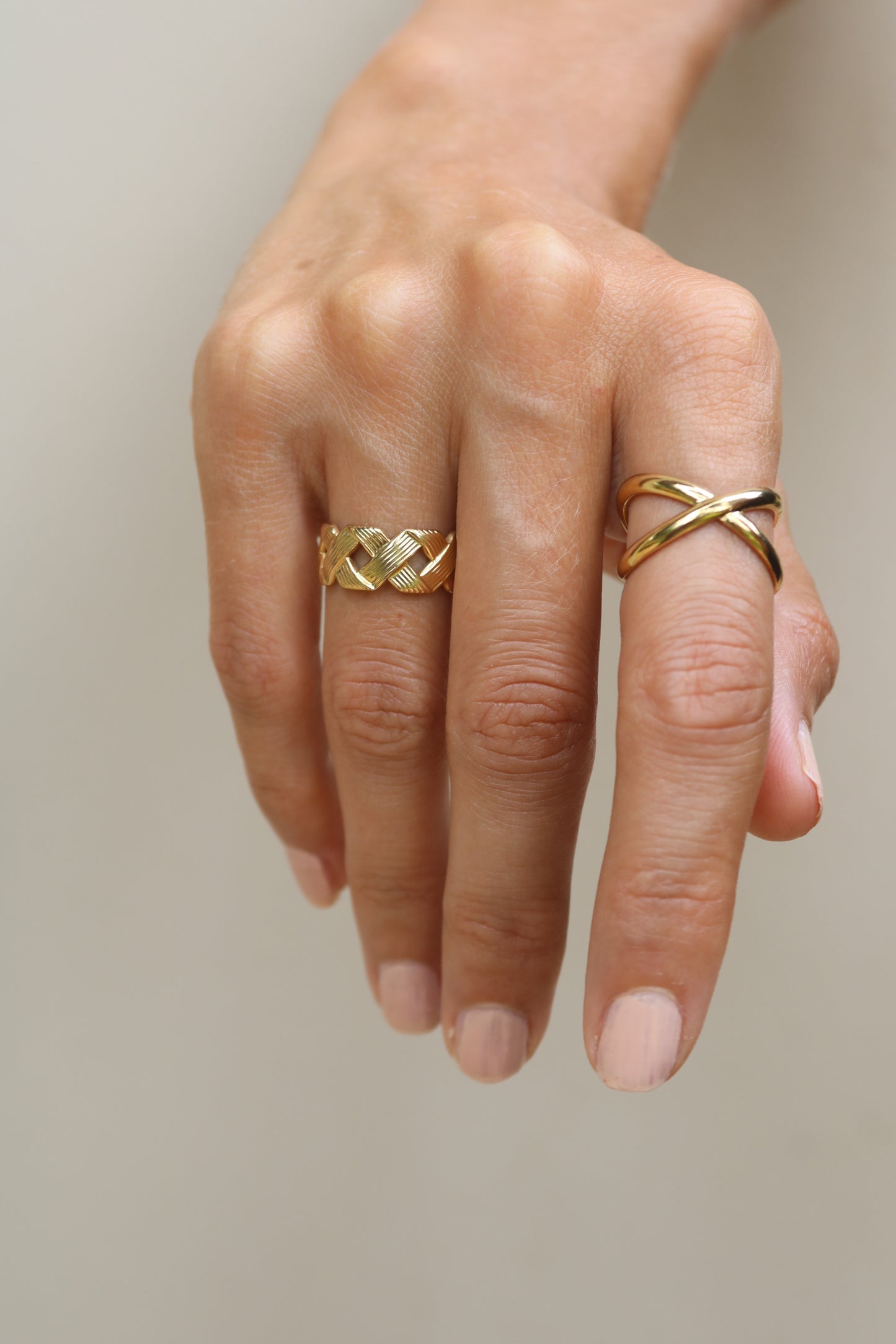 Golden Criss Cross Ring made of 18k stainless steel