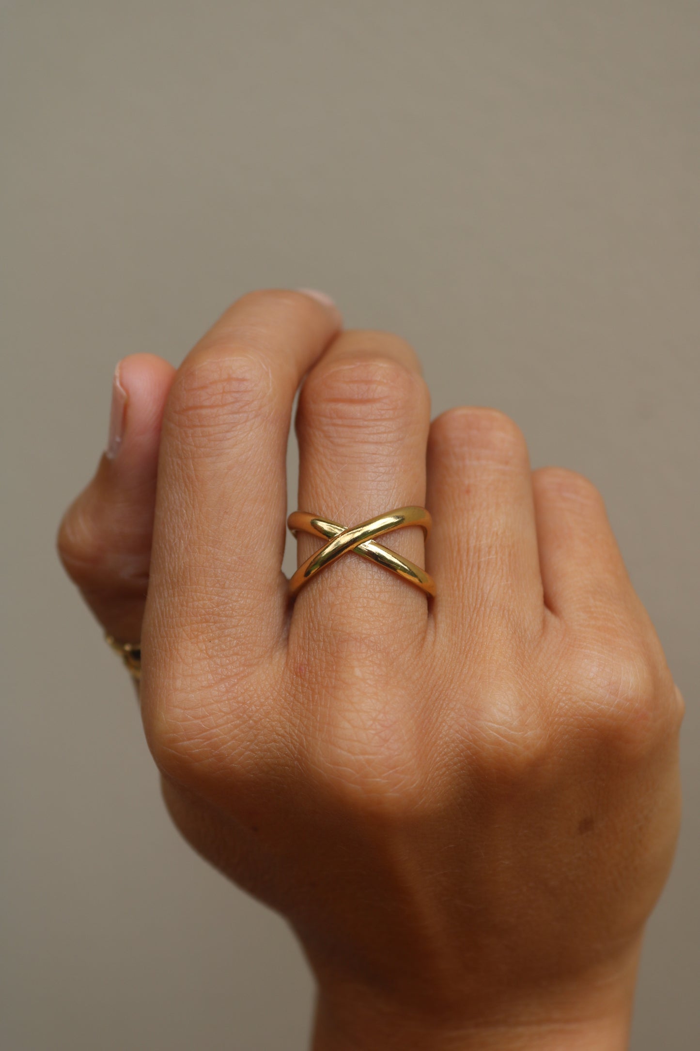 Golden Criss Cross Ring made of 18k stainless steel