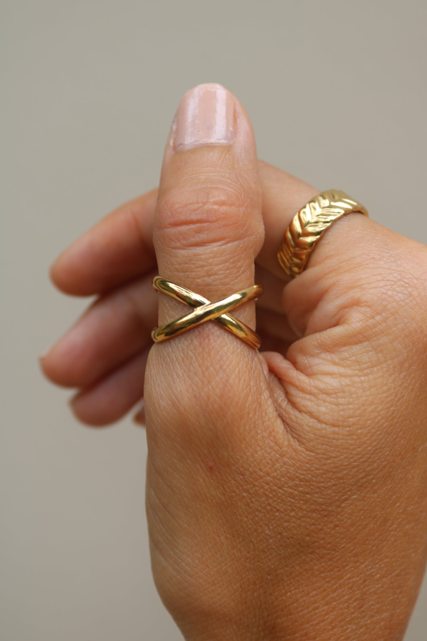 Golden Criss Cross Ring made of 18k stainless steel