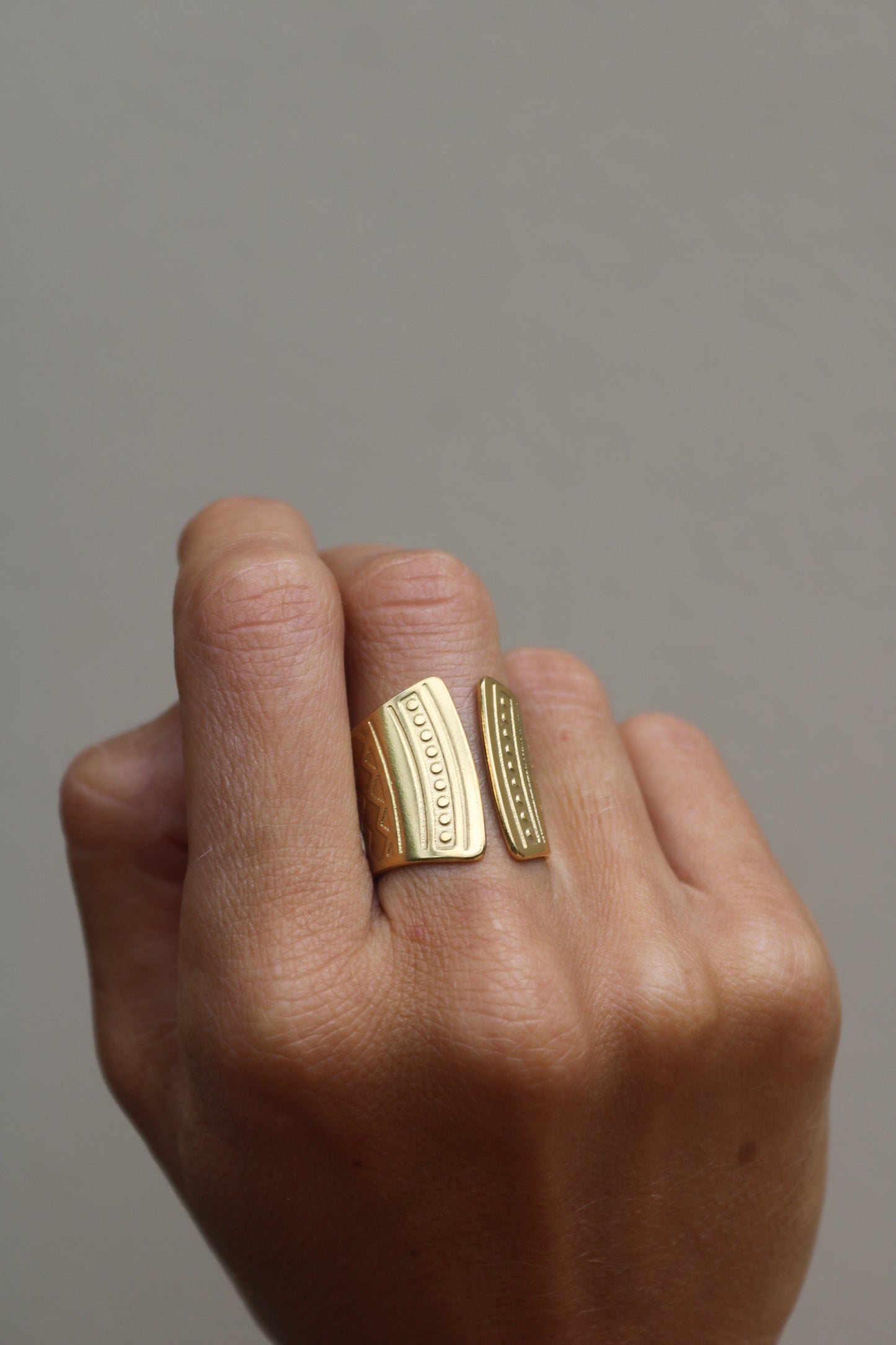 Bague Courbe Audacieuse