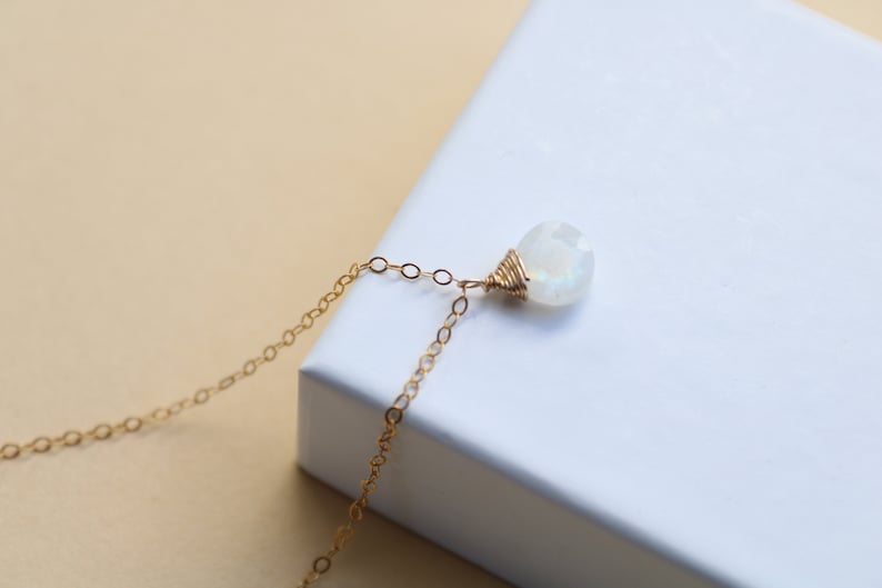 Collier en pierre de lune, petit collier en or pendentif en pierre de lune, collier en or avec pierre de naissance de juin