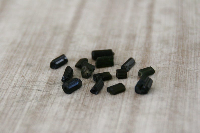 Collier en or pendentif tourmaline noire brute avec cristal tourmaline