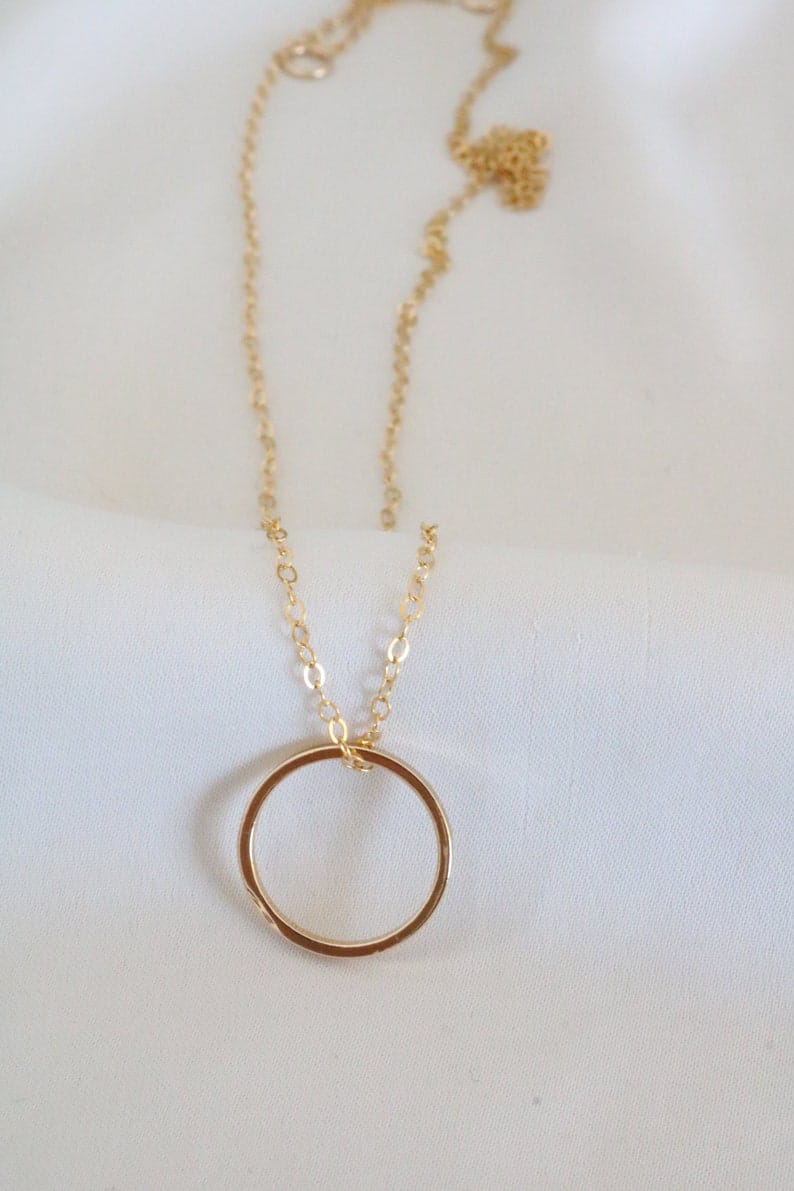 Collier en or avec cercle, collier aux formes géométriques, collier cercle de karma Dainty