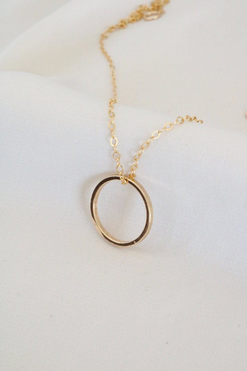 Collier en or avec cercle, collier aux formes géométriques, collier cercle de karma Dainty