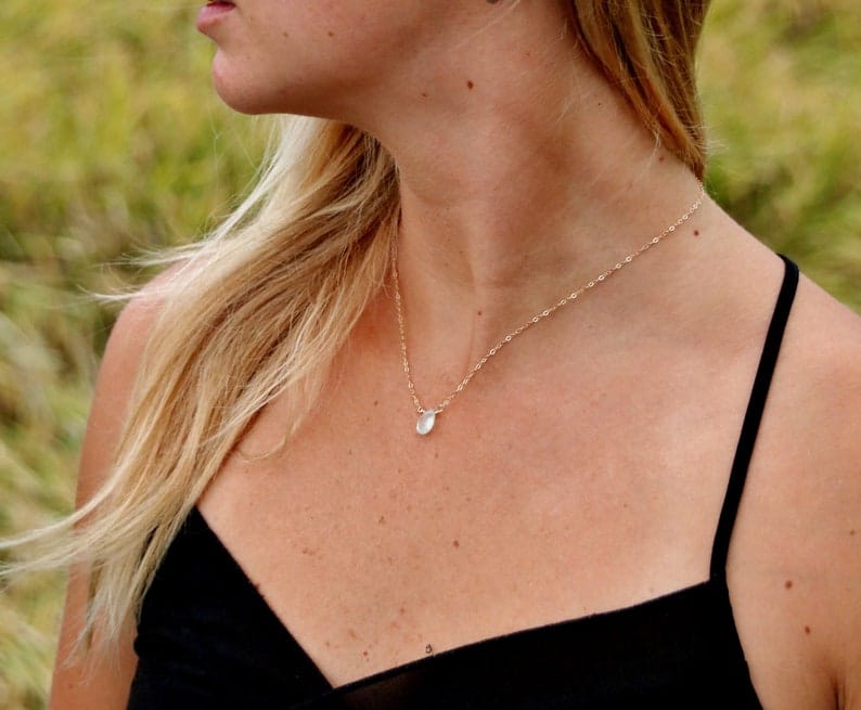 Collier en or avec pendentif en pierre précieuse, collier avec pierre préhnite