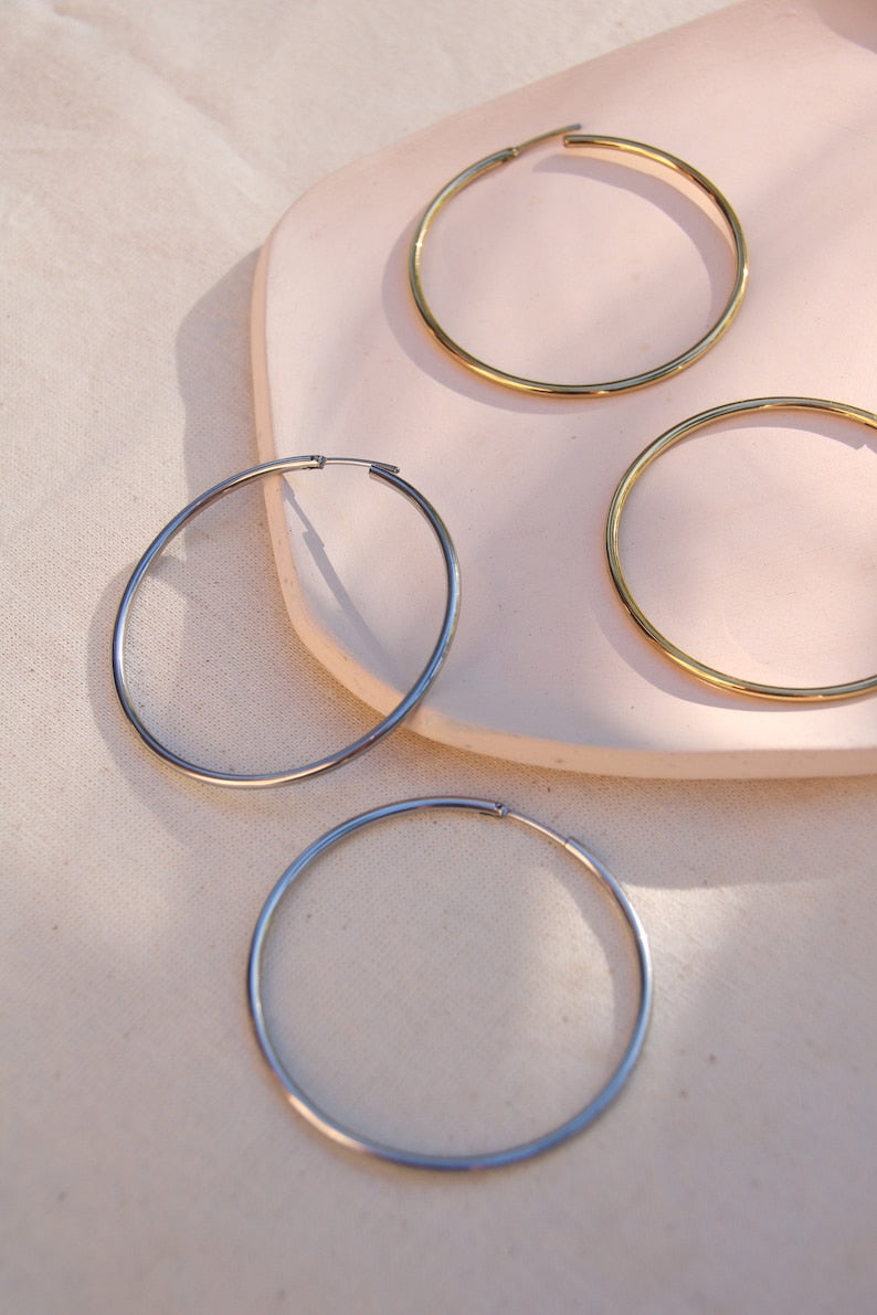 Grandes boucles d'oreilles créoles dorées de 5 cm en acier inoxydable 18 carats | Boucles d'oreilles créoles infinies | Boucles d’oreilles cerceau de déclaration | Boucles d'oreilles élégantes pour femmes