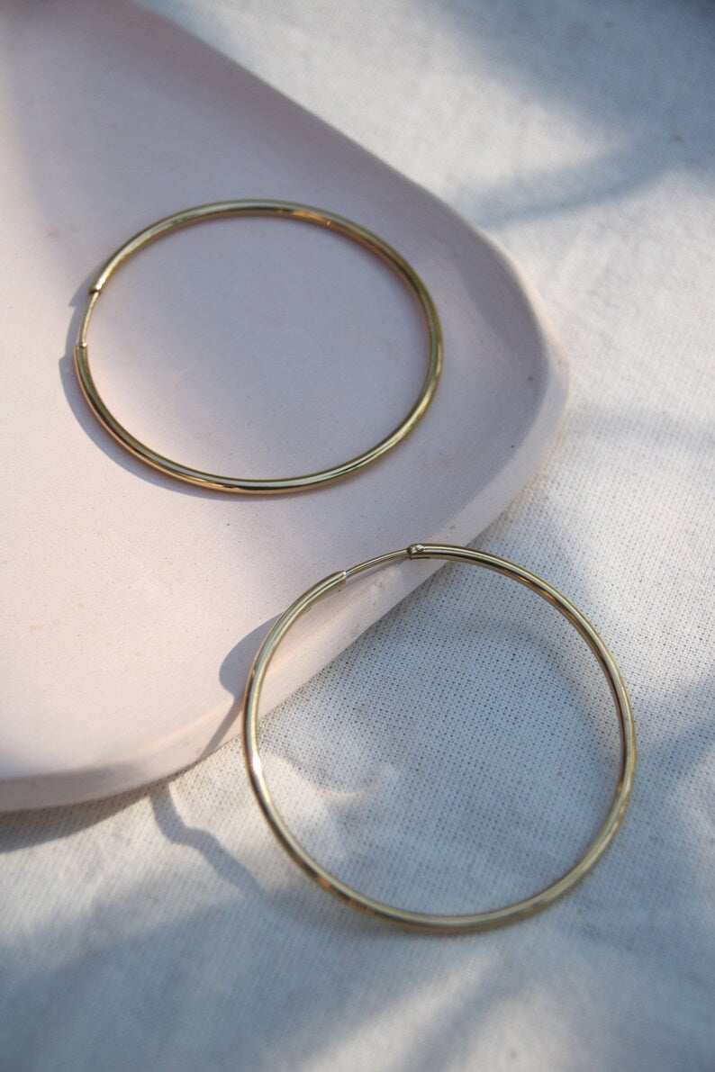 Grandes boucles d'oreilles créoles dorées de 5 cm en acier inoxydable 18 carats | Boucles d'oreilles créoles infinies | Boucles d’oreilles cerceau de déclaration | Boucles d'oreilles élégantes pour femmes