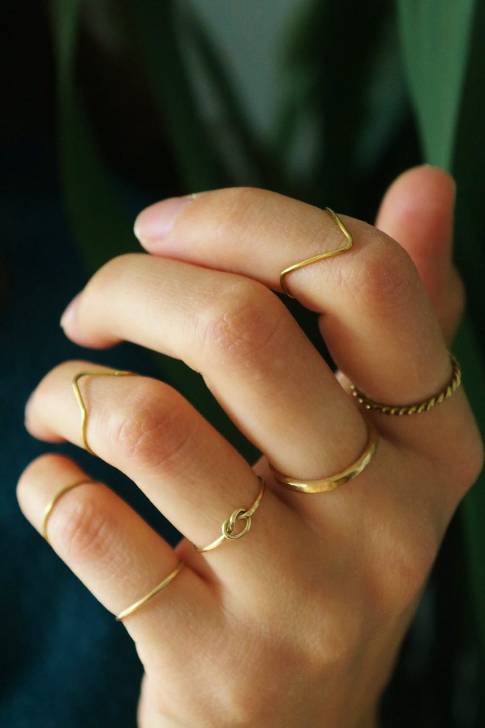 Minimalist Golden Wave Ring: Adjustable size made of 18 stainless steel