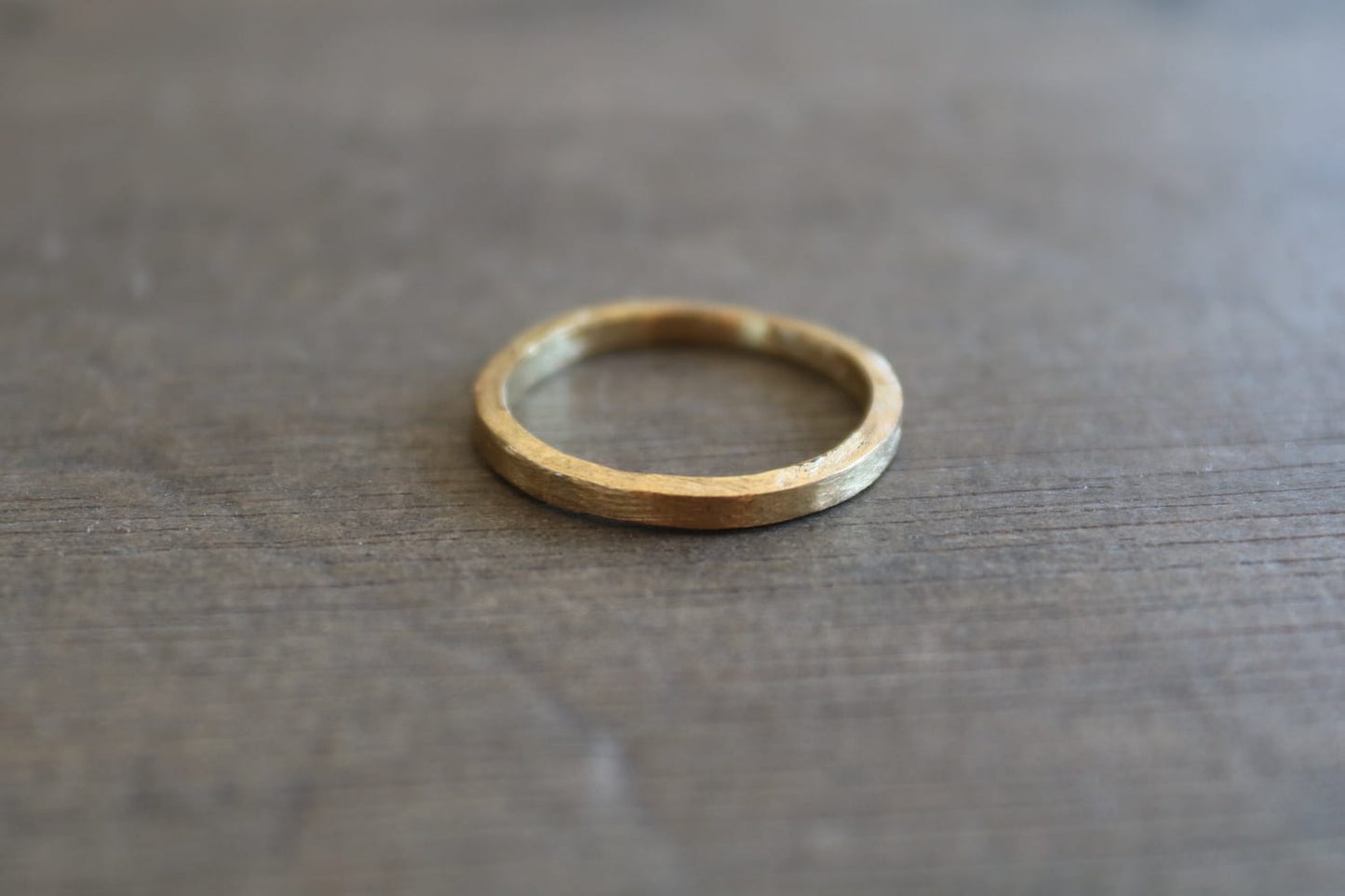 Minimalist Golden Wave Ring: Adjustable size made of 18 stainless steel