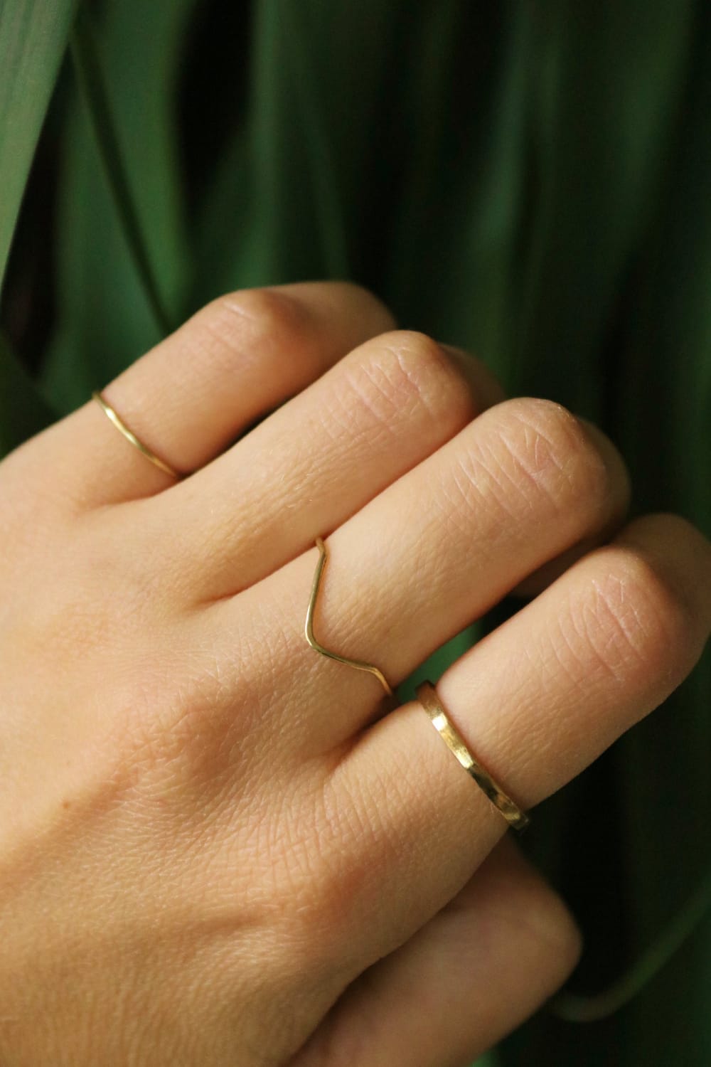 Minimalist Golden Wave Ring: Adjustable size made of 18 stainless steel