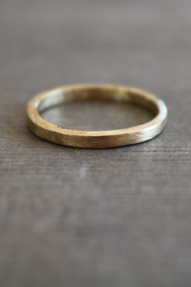 Minimalist Golden Wave Ring: Adjustable size made of 18 stainless steel