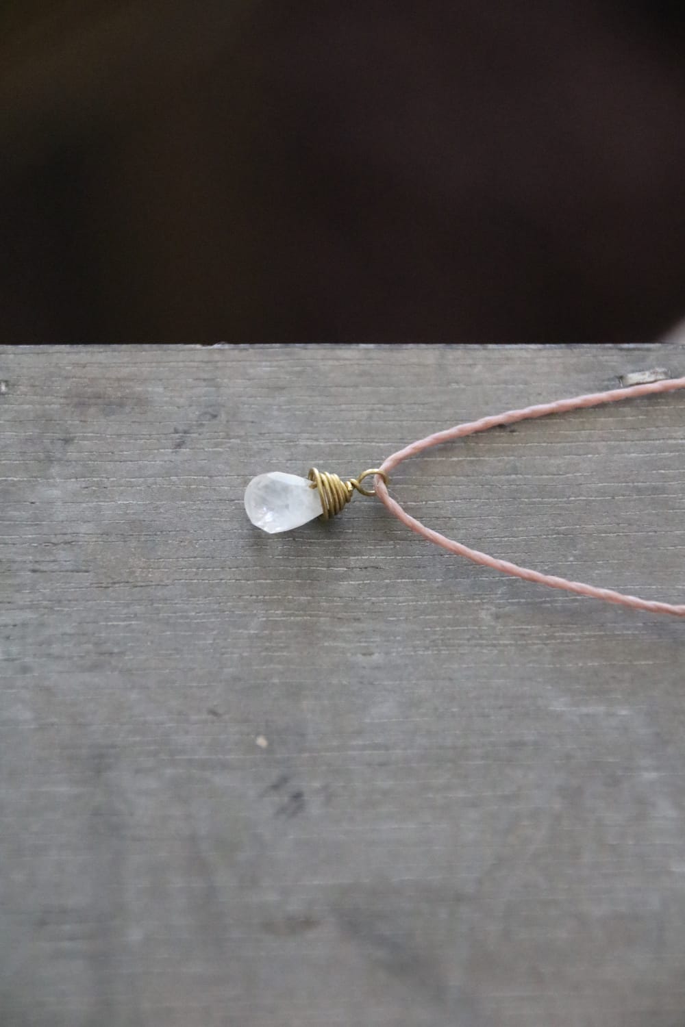 Collier avec pendentif, collier en soie avec pierre précieuse, collier labradorite, collier pierre de lune