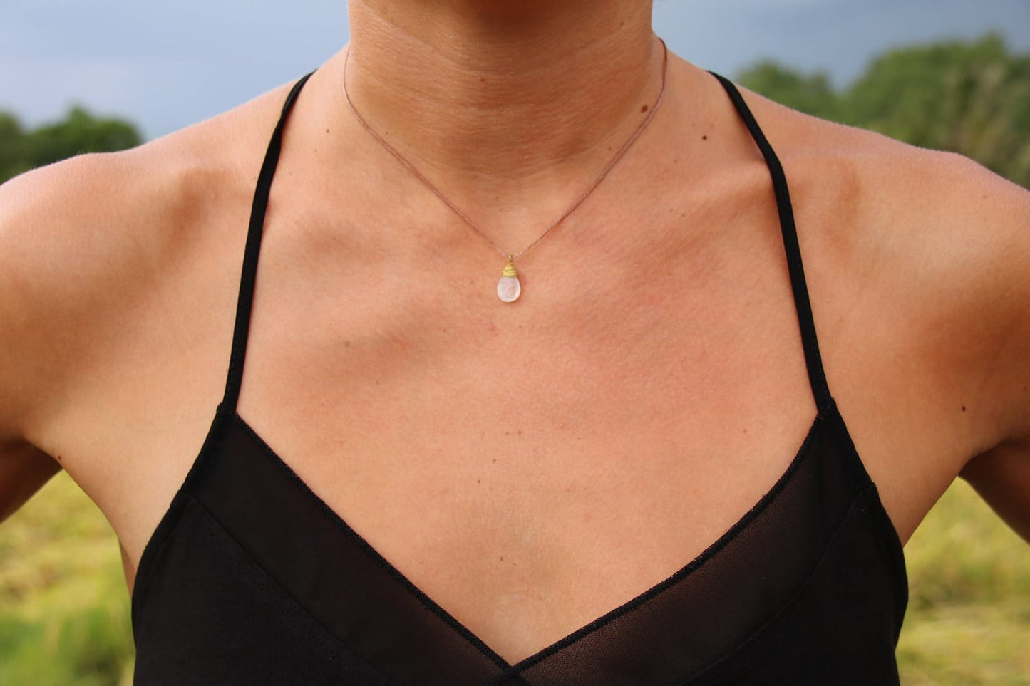Collier avec pendentif, collier en soie avec pierre précieuse, collier labradorite, collier pierre de lune