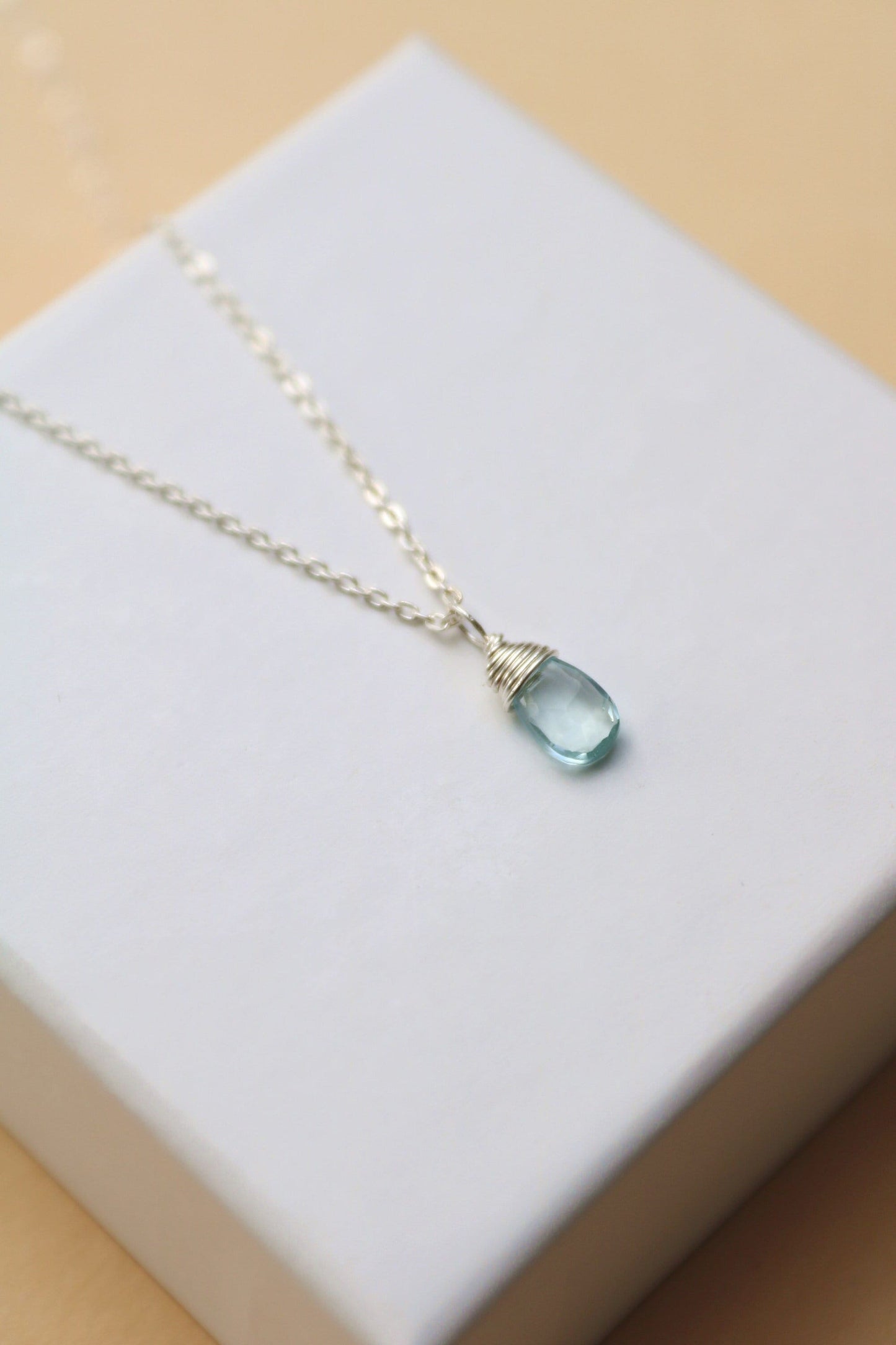 Collier en argent avec pendentifs aigue-marine, collier avec pierre aigue-marine