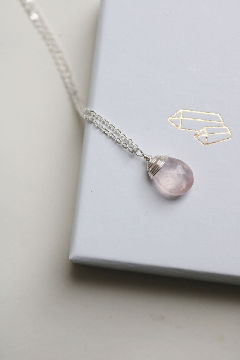 petite chaîne en argent pendentif quartz rose, chaîne avec pierre