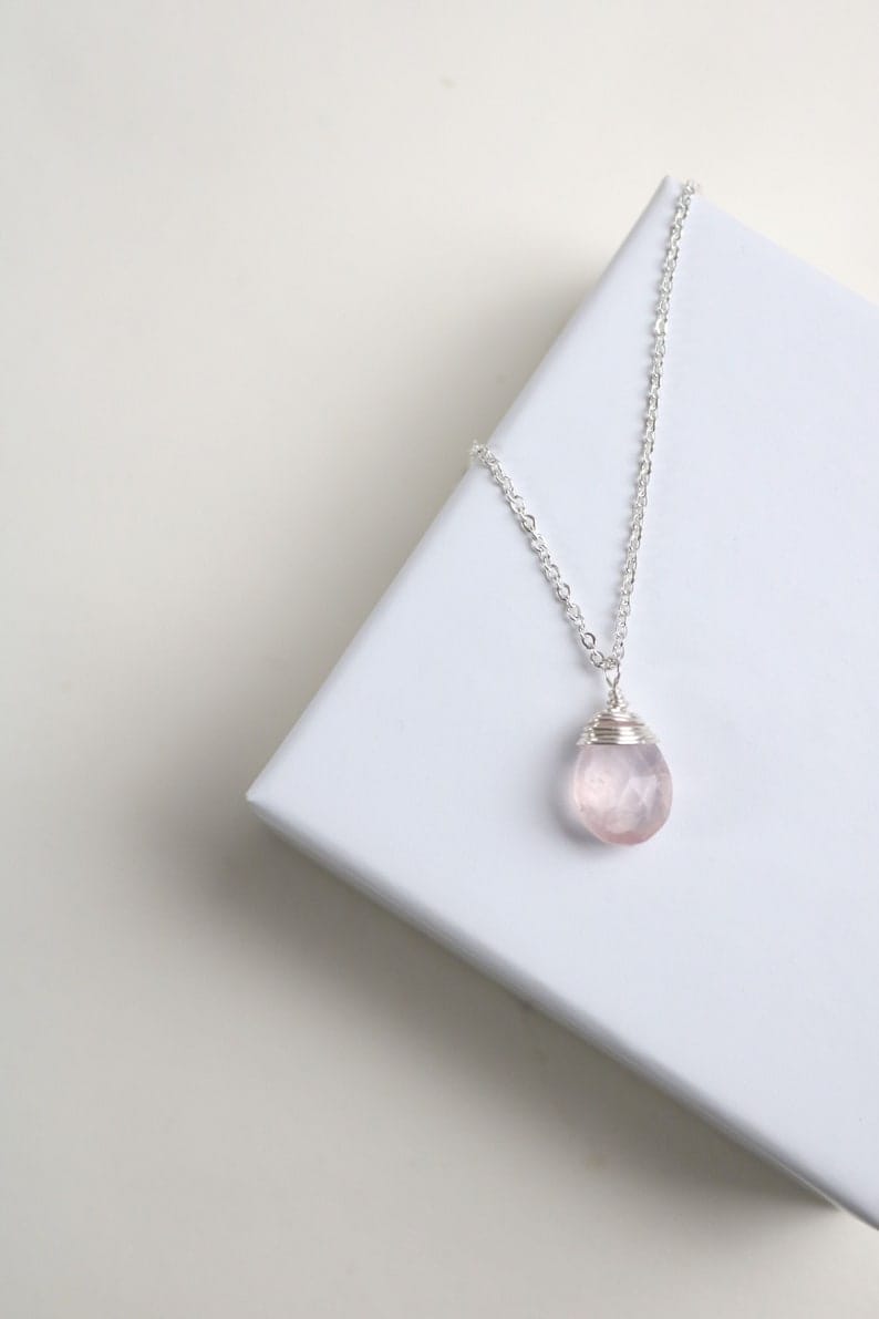 petite chaîne en argent pendentif quartz rose, chaîne avec pierre