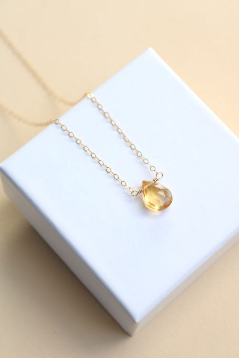 Collier avec pierre de naissance citrine pour novembre, collier en or avec pendentifs en pierres précieuses