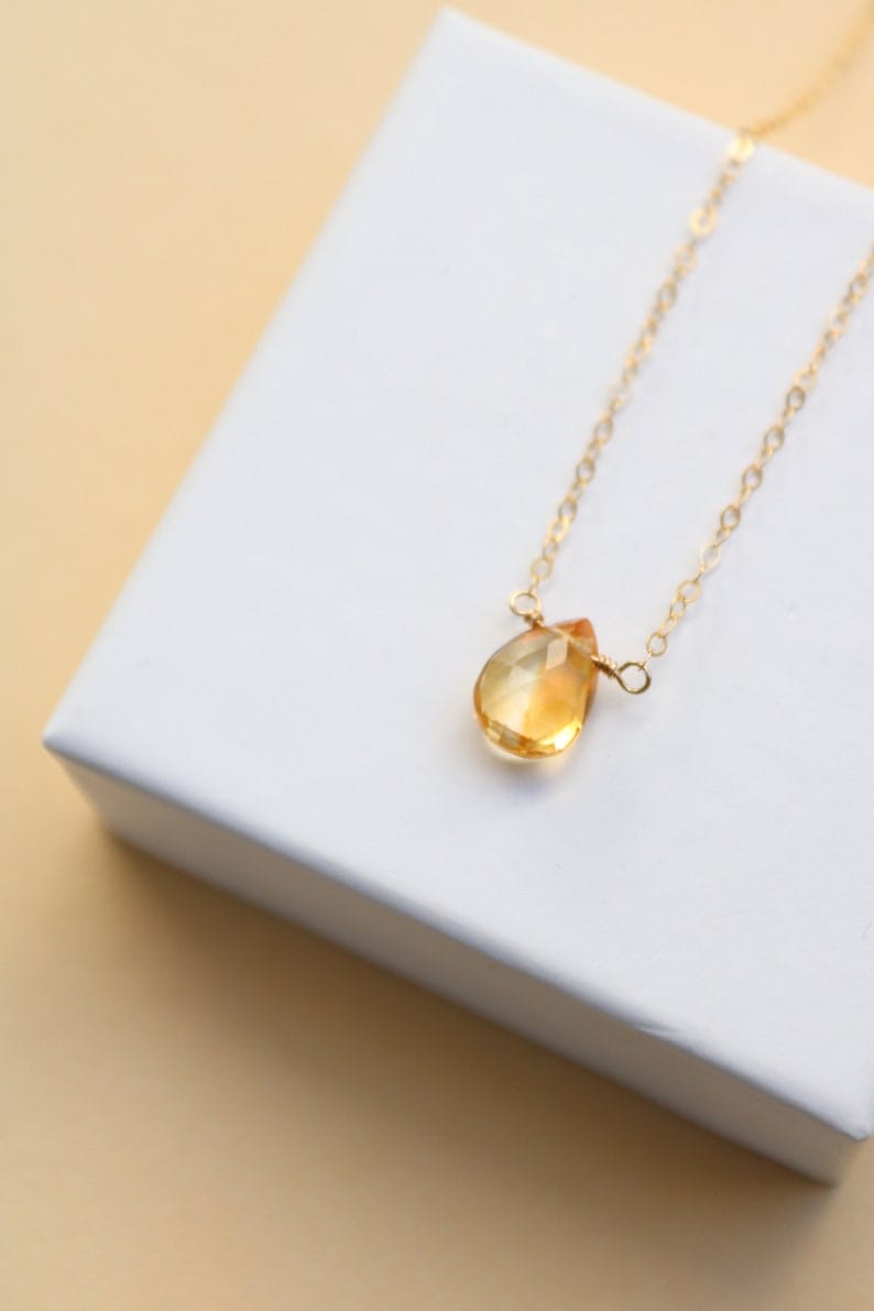 Collier avec pierre de naissance citrine pour novembre, collier en or avec pendentifs en pierres précieuses