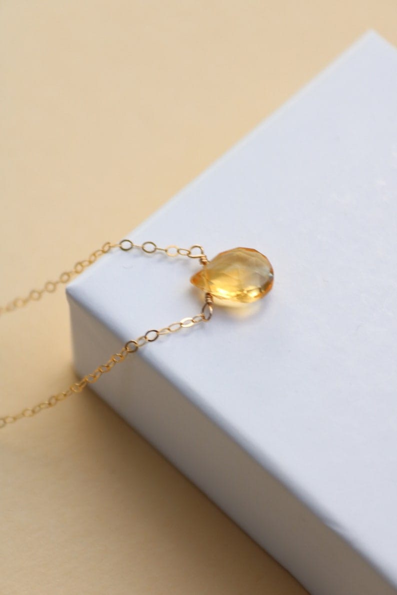 Collier avec pierre de naissance citrine pour novembre, collier en or avec pendentifs en pierres précieuses
