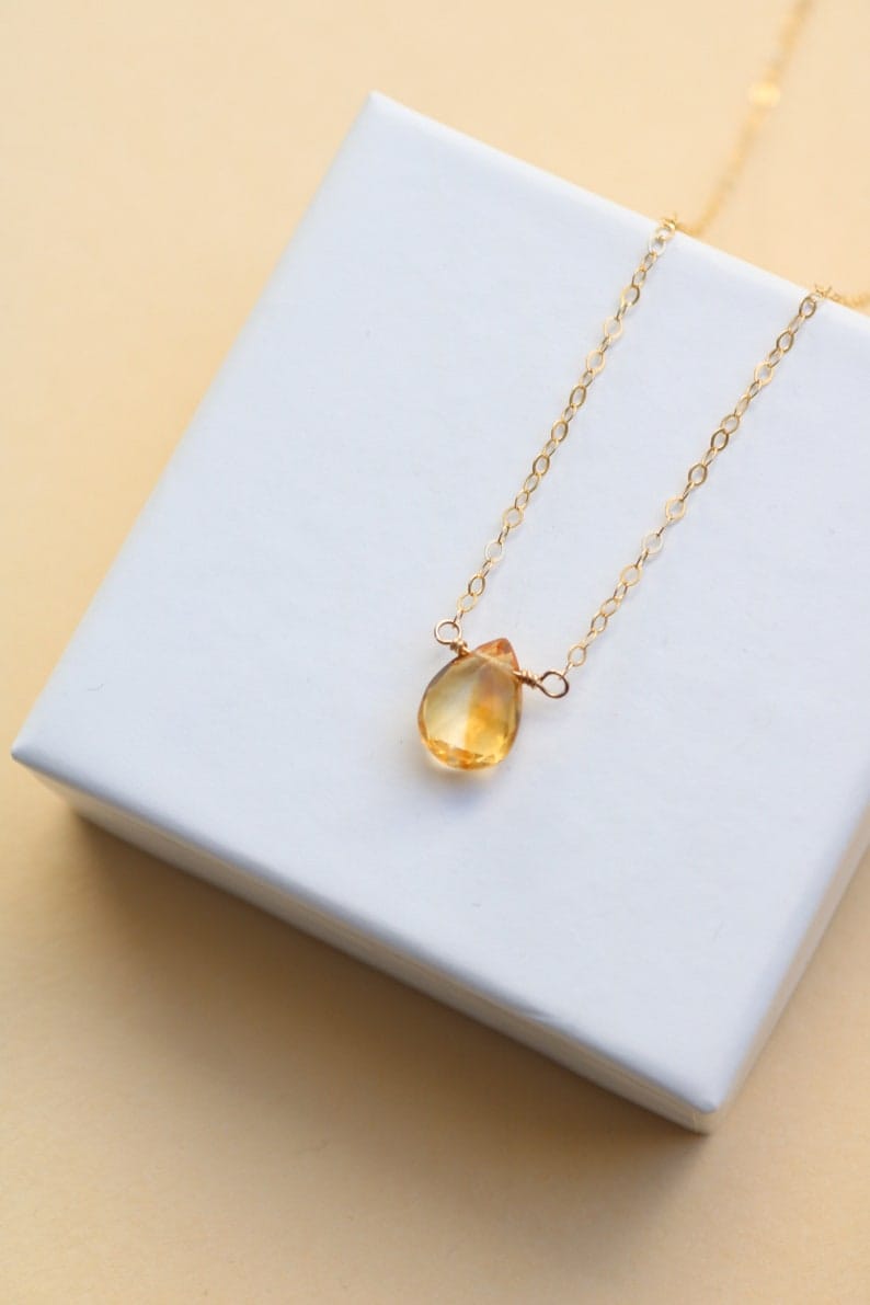 Collier avec pierre de naissance citrine pour novembre, collier en or avec pendentifs en pierres précieuses