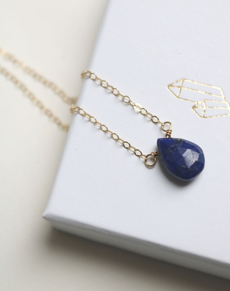 Collier en or lapis lazuli, bijoux en pierres précieuses, collier en pierre de naissance de septembre