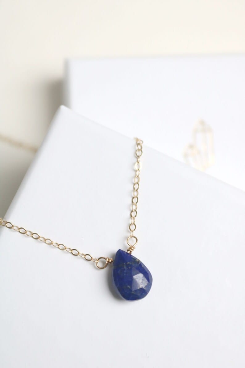 Collier en or lapis lazuli, bijoux en pierres précieuses, collier en pierre de naissance de septembre