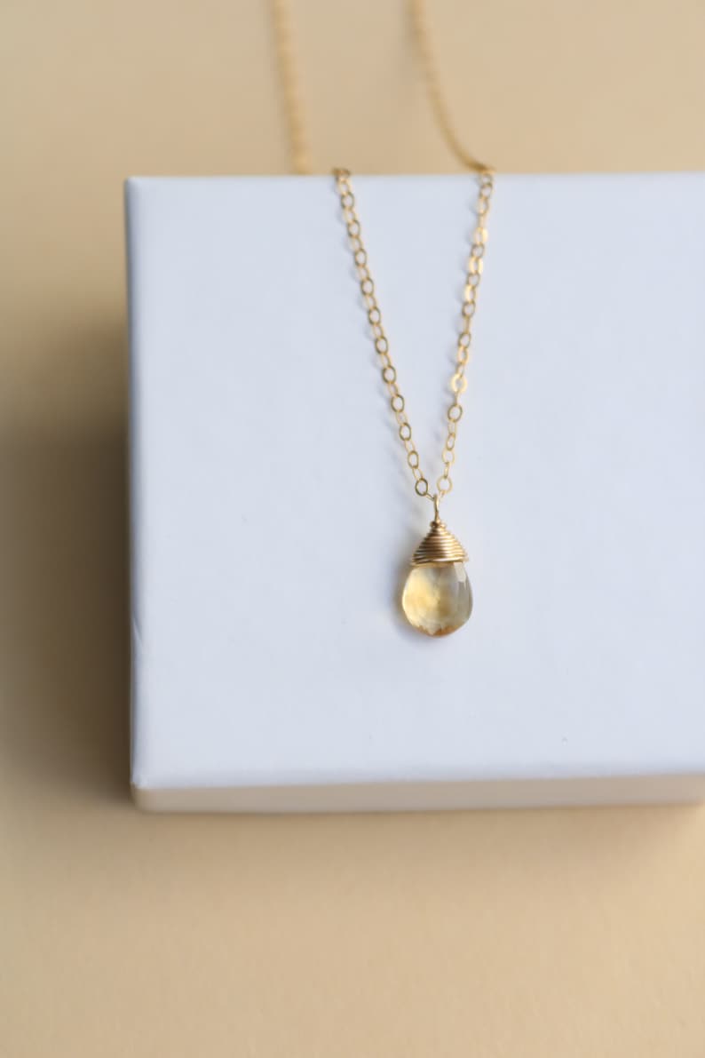 Collier en or avec pendentifs citrine, collier en or avec citrine en pierre précieuse, collier en or avec pierre de naissance de novembre