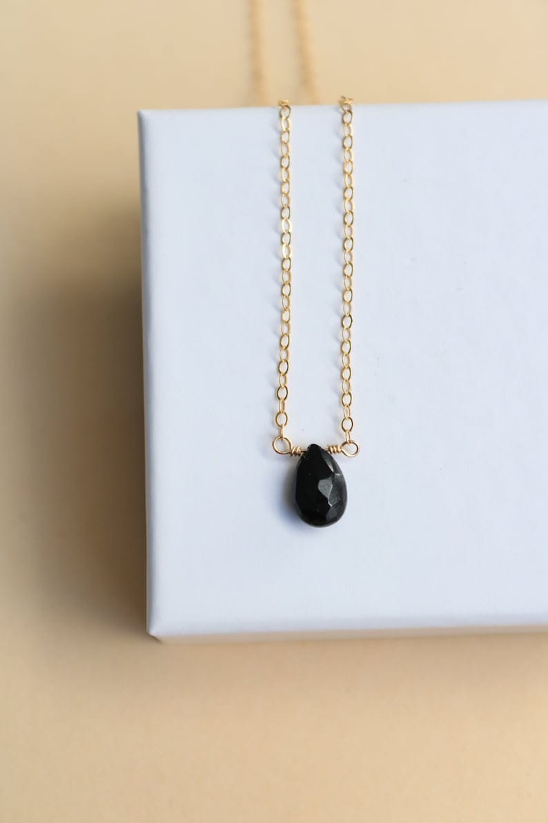 Collier en or avec pierre noire, Bijoux Spinelle Noir