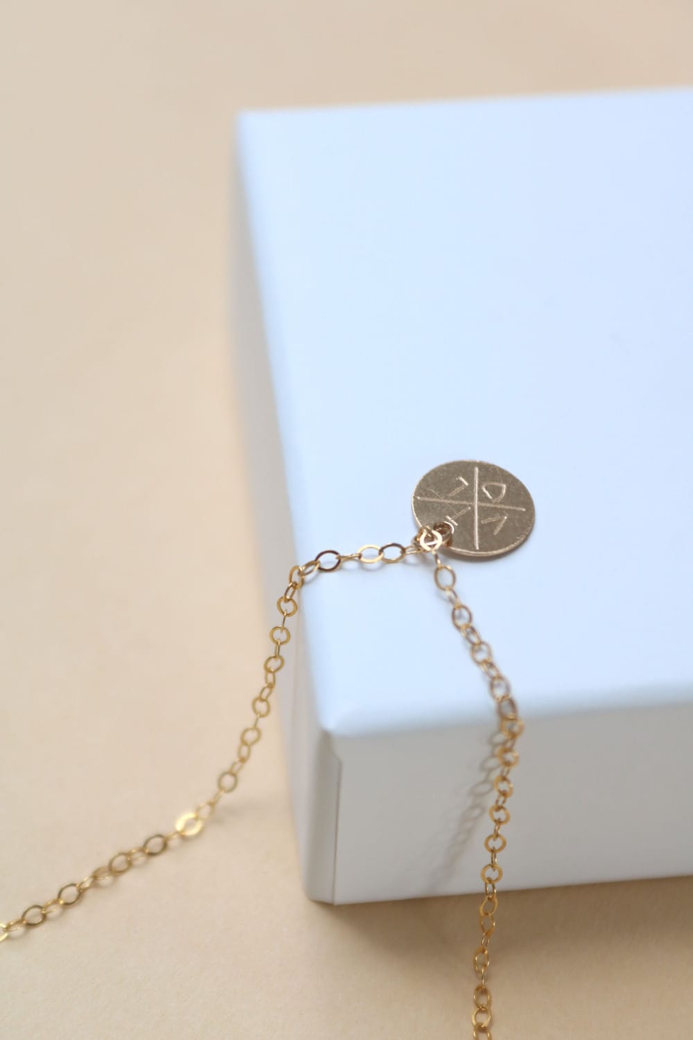 Collier personnalisé avec plaque de gravure de 10 mm en or ou en argent