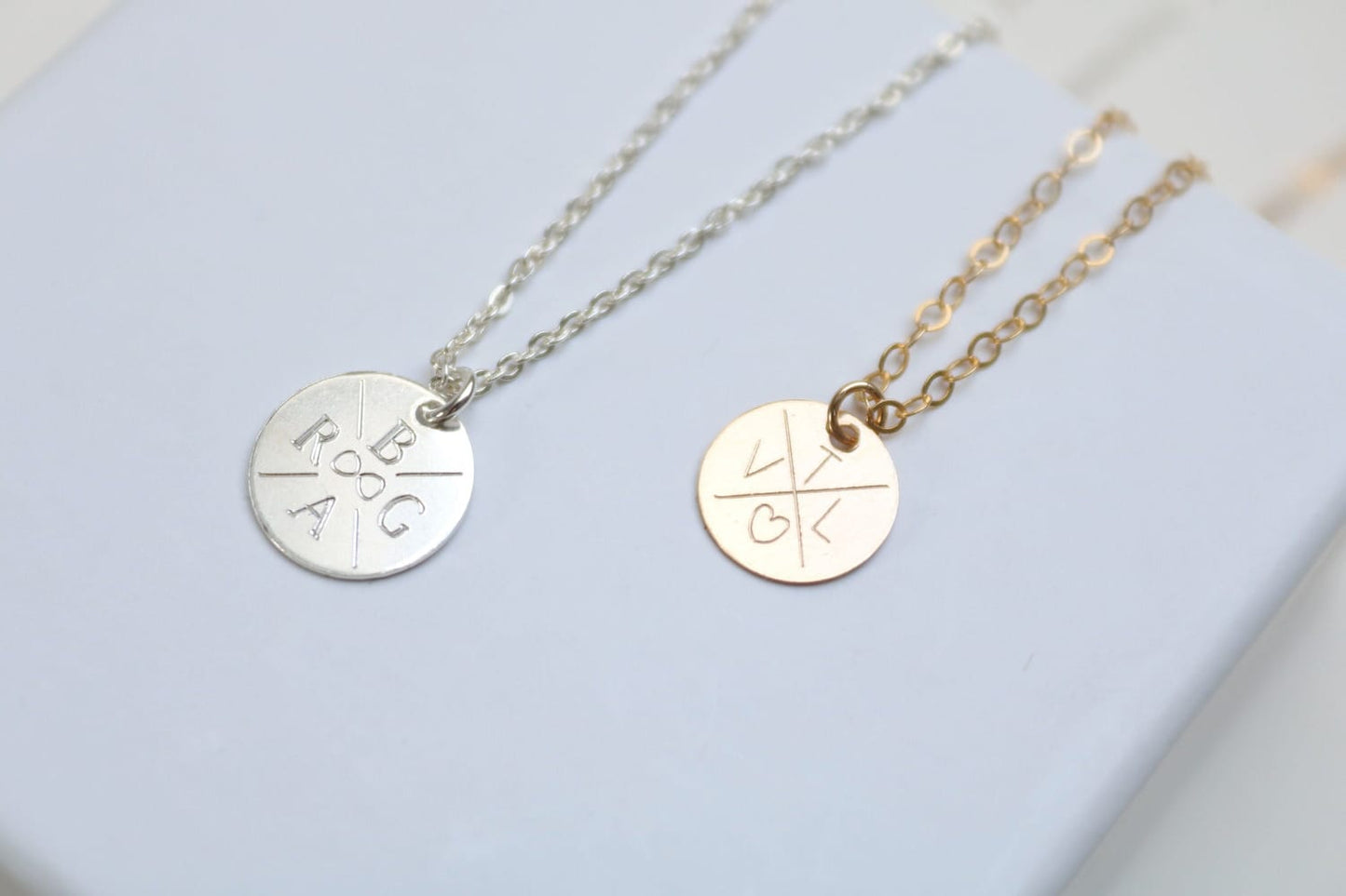 Collier personnalisé avec plaque de gravure de 10 mm en or ou en argent