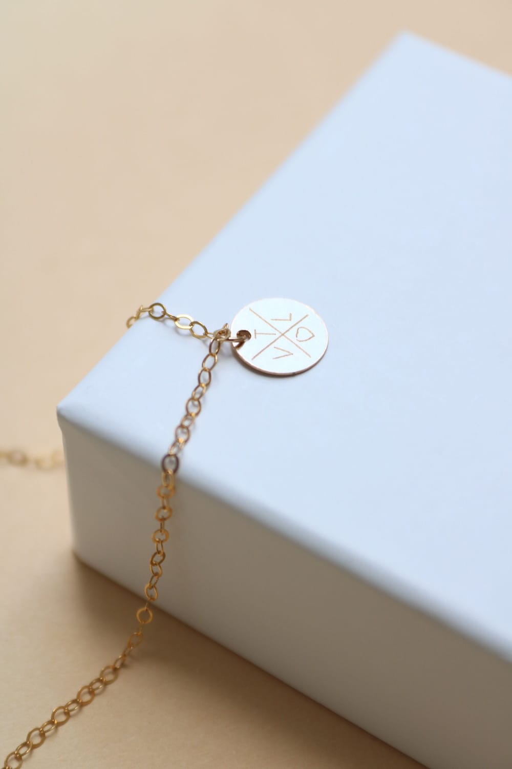 Collier personnalisé avec plaque de gravure de 10 mm en or ou en argent