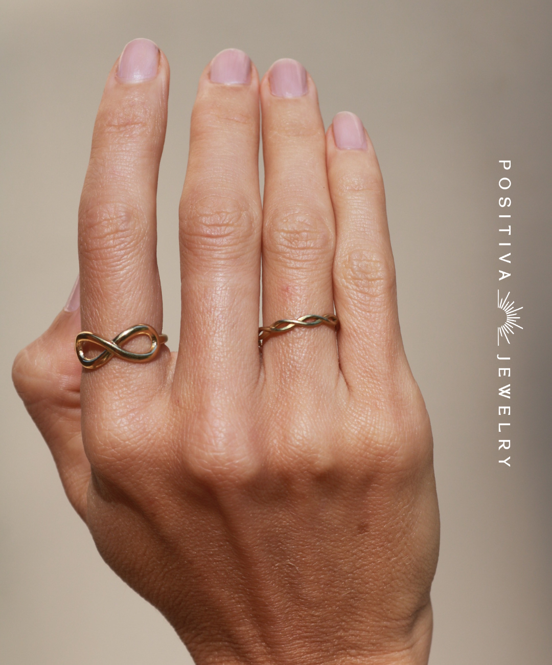 Verstellbarer Infinity Ring aus Edelstahl vergoldet mit 18K