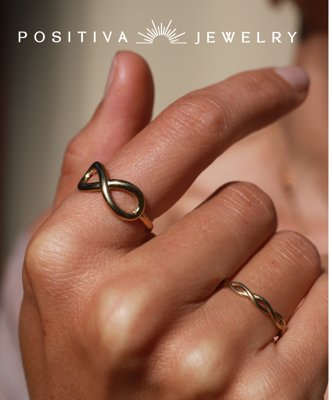Verstellbarer Infinity Ring aus Edelstahl vergoldet mit 18K